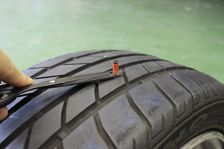エーモン 知っておこう タイヤのパンク修理方法